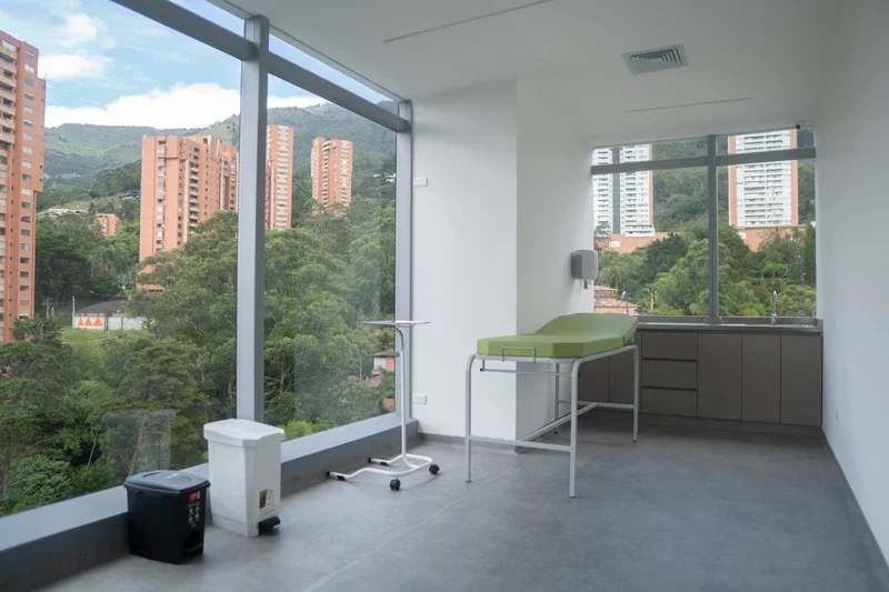 Hair restoration procedure in progress at Colombia Care Medellín